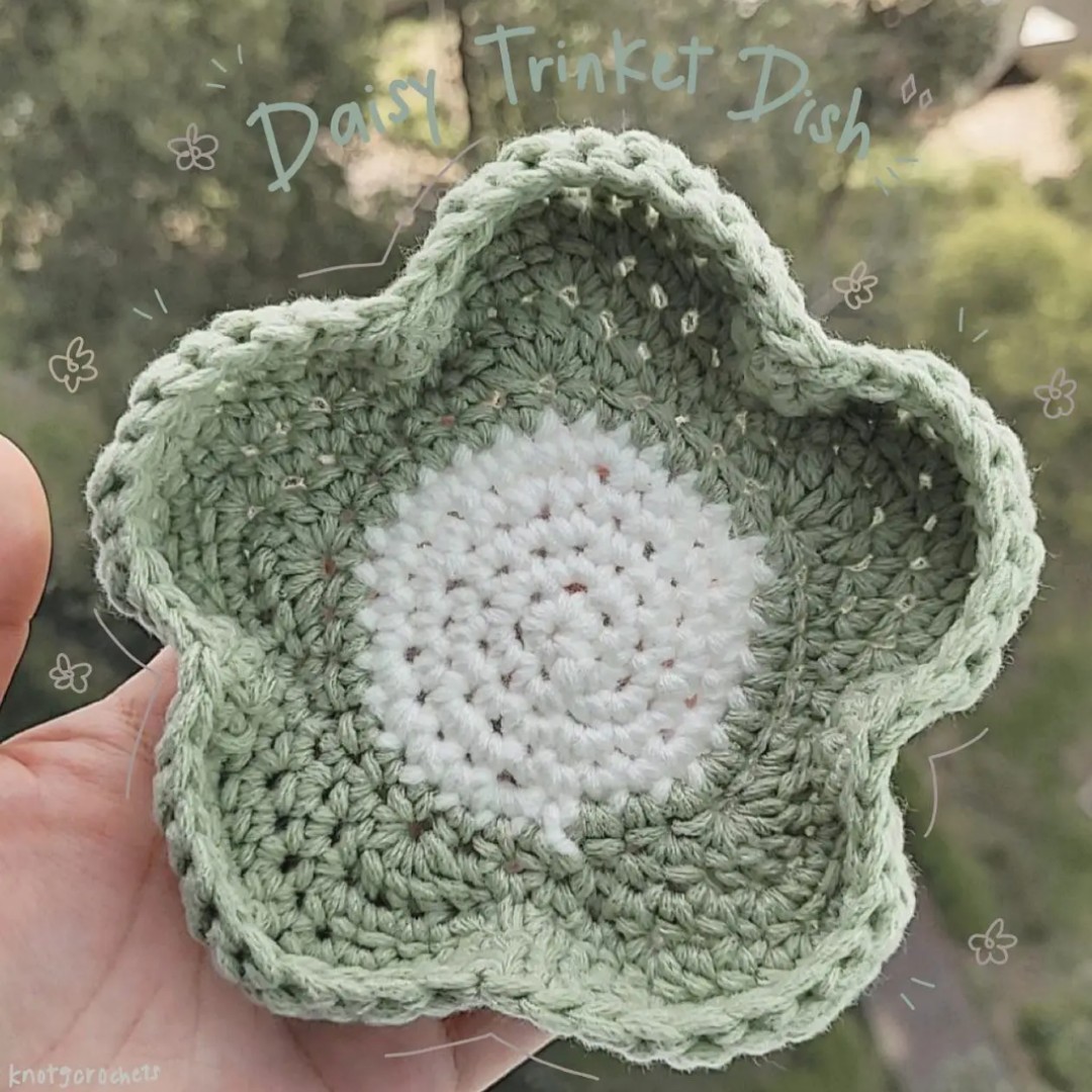 knotgcrochets Crochet daisy trinket tray, Hobbies & Toys, Stationery