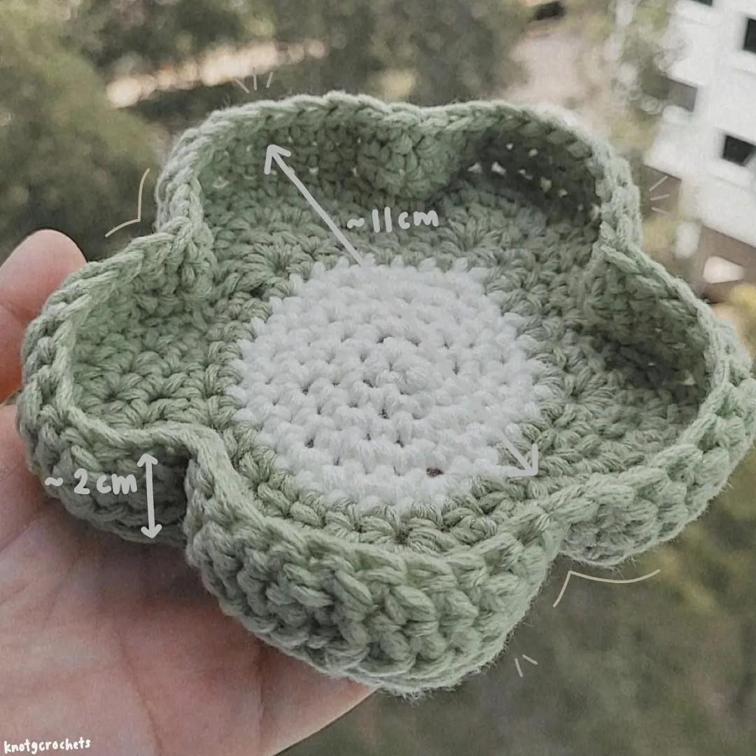 knotgcrochets Crochet daisy trinket tray, Hobbies & Toys, Stationery