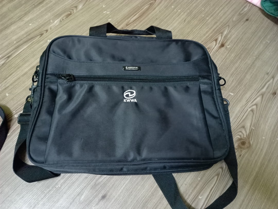GENOVA MASSENGER LAPTOP BAG, Men's Fashion, Bags, Sling Bags on Carousell