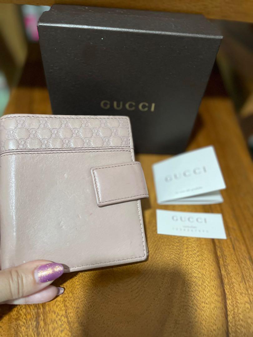 Gucci Wallet (Category: Luxury Bags & Wallets) located in Caloocan City. Submitted by prelovedbymaria27 (Listing ID 1130617693, Image 1). Description: 💯Authentic Complete with cards and box.