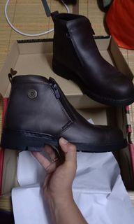 Hammer safety boots