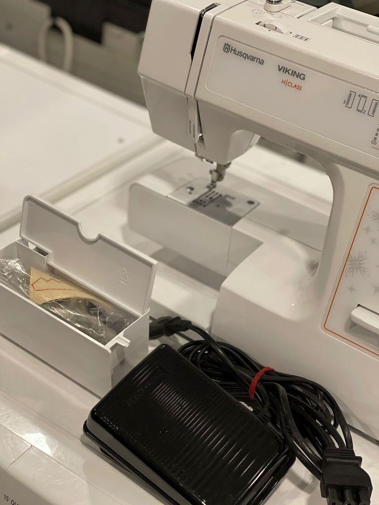 HUSQVARNA E10 SEWING MACHINE SKUIP060385 Condition 8/10 100, Hobbies