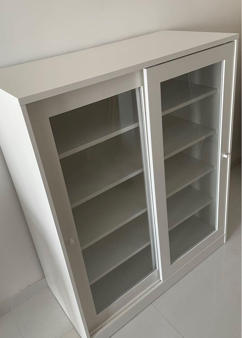Syvde cabinet discount with glass doors