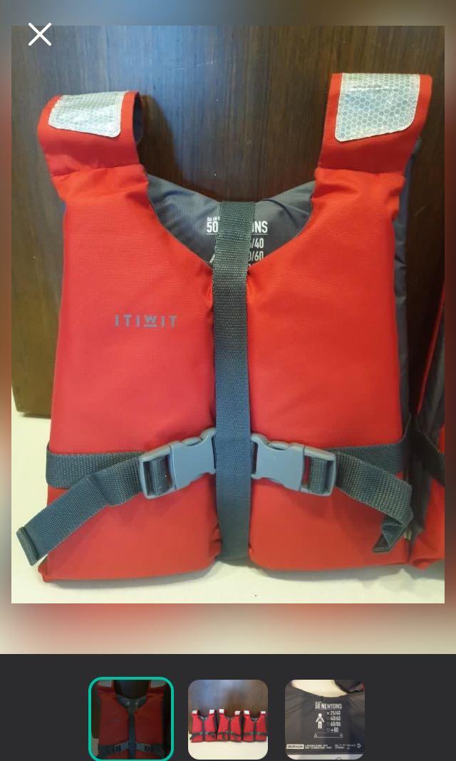 Kids life jacket (decathlon), Sports Equipment, Other Sports Equipment