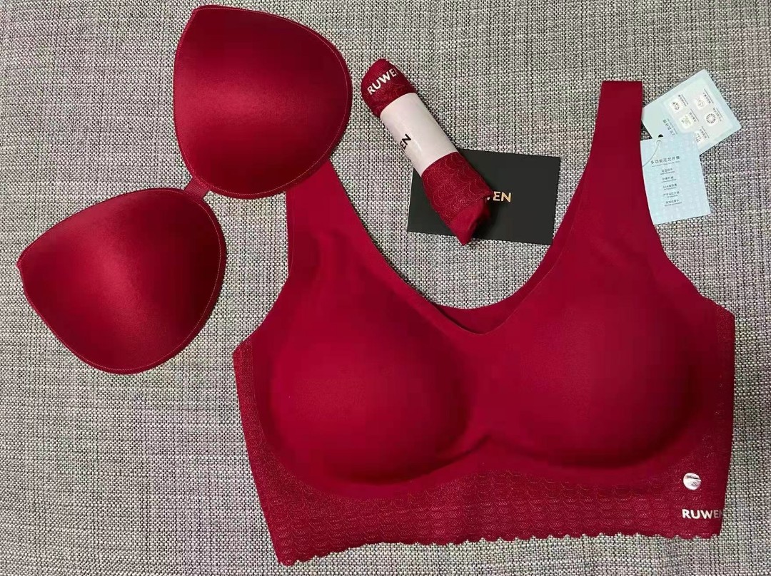 Authentic Misses Kisses Shallow plunge Bra kit, Women's Fashion,  Undergarments & Loungewear on Carousell