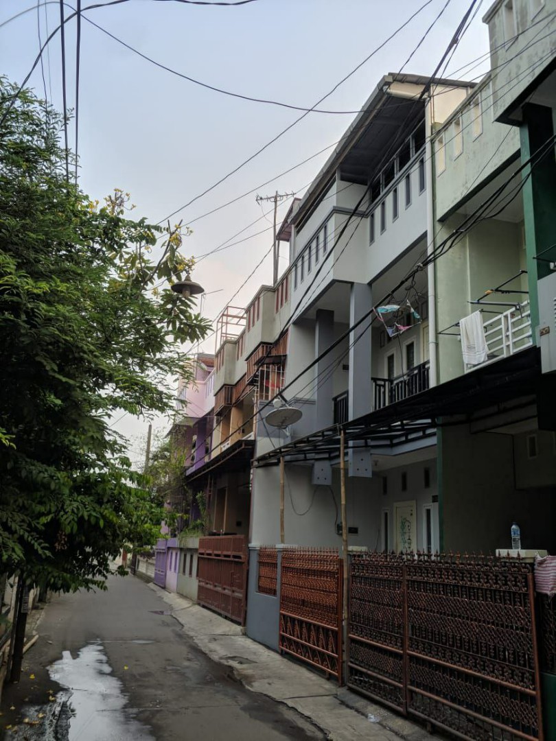 Rumah di pondok gede strategis dalam perumahan, Property