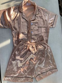 (Category: ) located in . Submitted by overthegardenthrift (Listing ID 1130558280, Image 1). Description: .