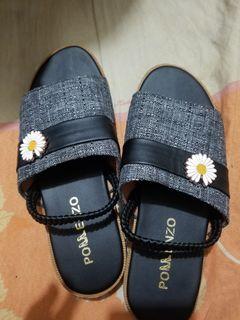 Sepatu sandal