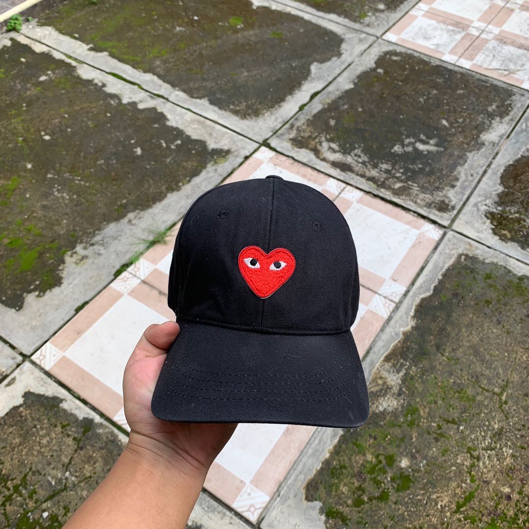 Topi Dadhat CDG Comme Des Garcons Logo 