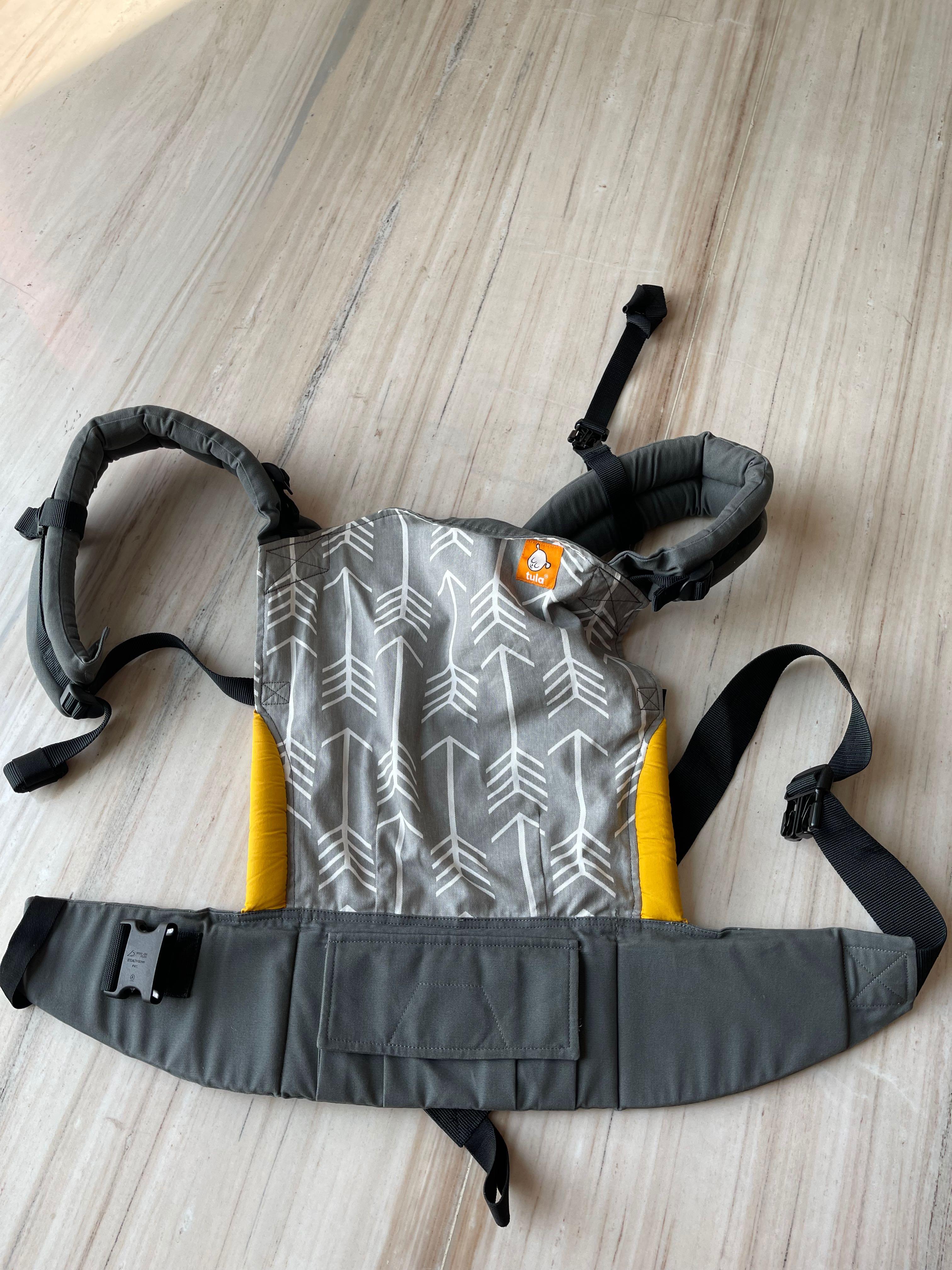 Tula standard carrier archer with additional infant insert