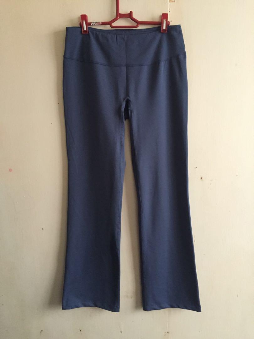 UNIQLO AIRism Soft Flare Leggings Bell Bottom Bootcut Flare Pants - Grey,  Women's Fashion, Activewear on Carousell