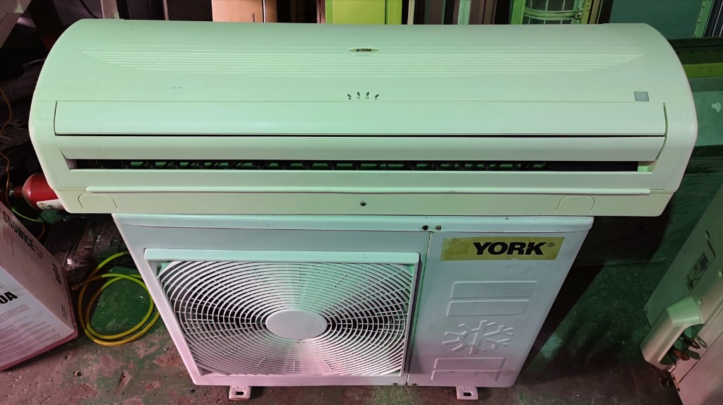 Used 2.5HP York G Model Wall Mounted Type Used Aircond AC9311 / R22 ...