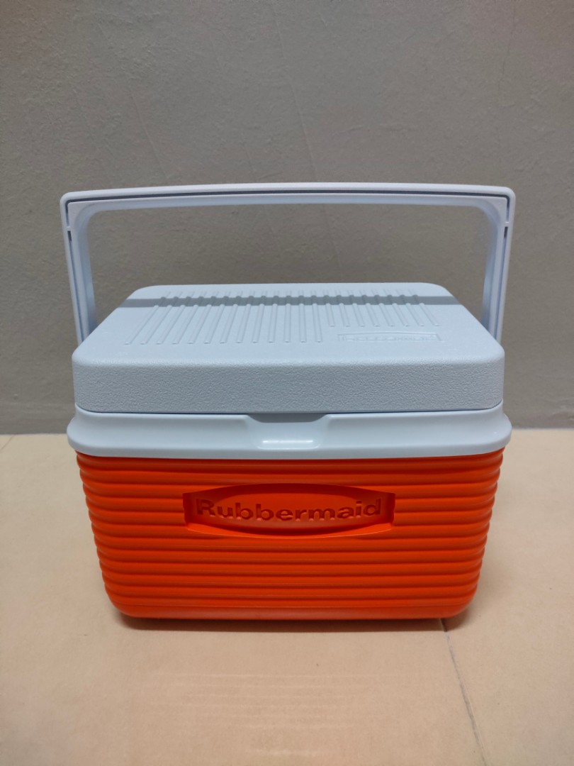 Vintage rubbermaid hot sale cooler
