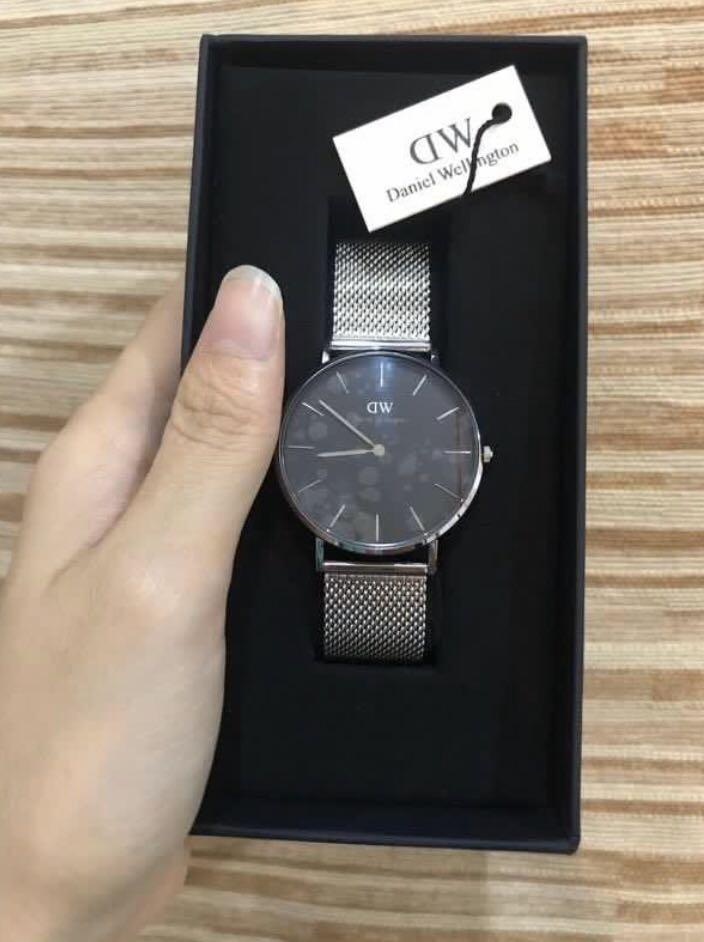 Authentic Daniel Wellington Watch, Mobile Phones & Gadgets, Wearables Smart Watches on Carousell