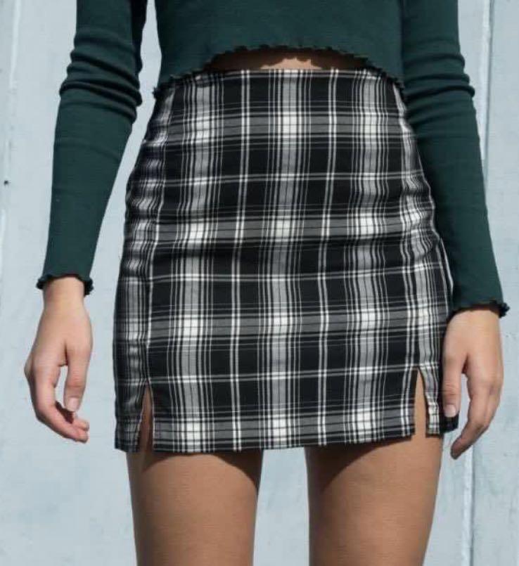 Brandy melville grey plaid skirt 2025