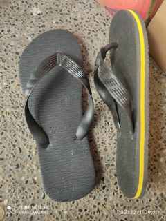 Beach walk sales slipper price