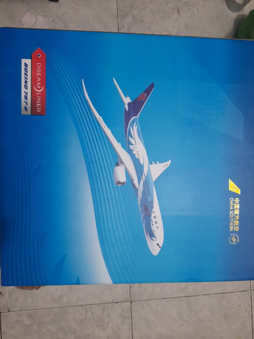 全新中國南方航空BOEING 787-8 1:200 模型, 興趣及遊戲, 收藏品及紀念品, 明星周邊- Carousell