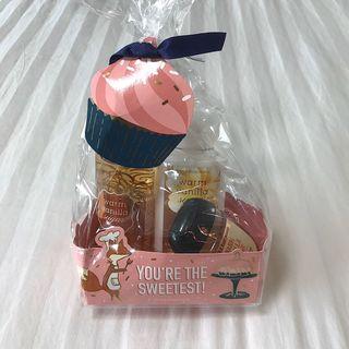 Brand New Authentic 🇺🇸 Bath & Body Works Warm Vanilla Sugar Fragrance Body Lotion Antibacterial Hand Gel 3-Piece Gift Set Brand New Authentic 🇺🇸 Bath & Body Works Warm Vanilla Sugar Fragrance Body Lotion Antibacterial Hand Gel 3-Piece Gift Set