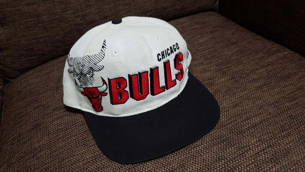Chicago Bulls Shadow Vintage Cap Men S Fashion Watches Accessories Caps Hats On Carousell