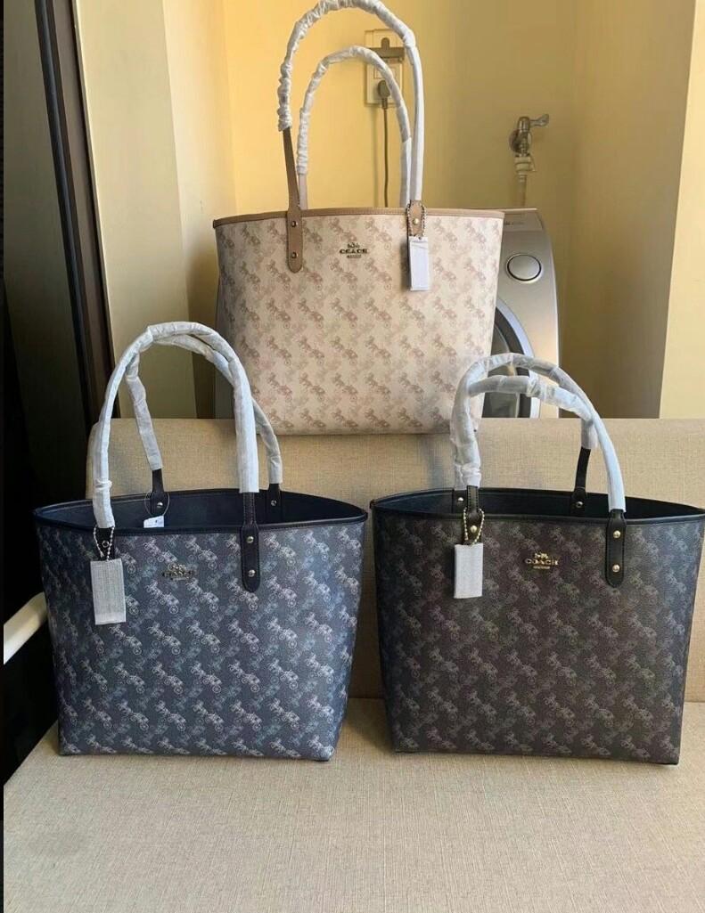 Original Coach F91107 Reversible Tote With Horse Carriage Print Women S Fashion Bags Wallets Tote Bags On Carousell