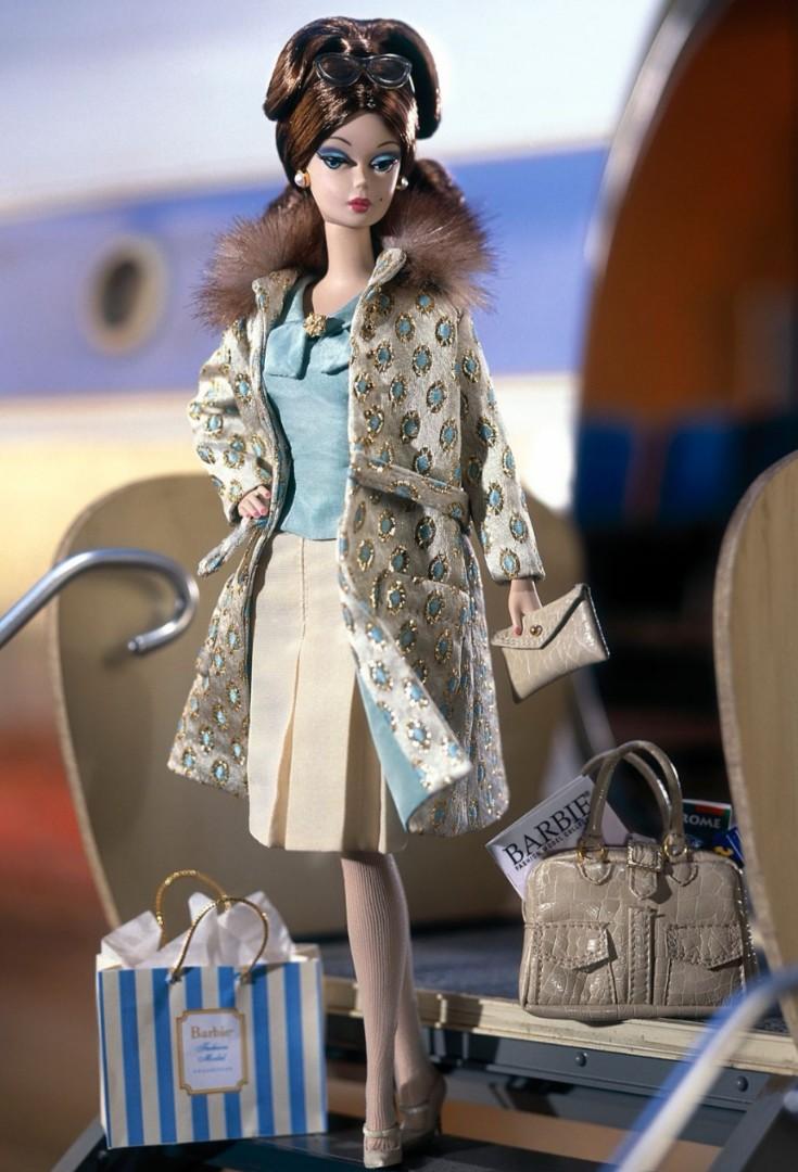 Continental Holiday Barbie Giftset NRFB Hobbies Toys