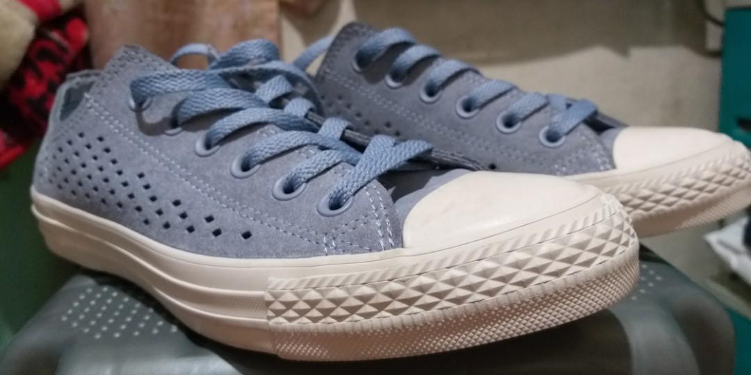Converse (Category: Sneakers) located in Manila. Submitted by mallows__ (Listing ID 1066834464, Image 3). Description: Rush sale converse leather sneaker good as new..