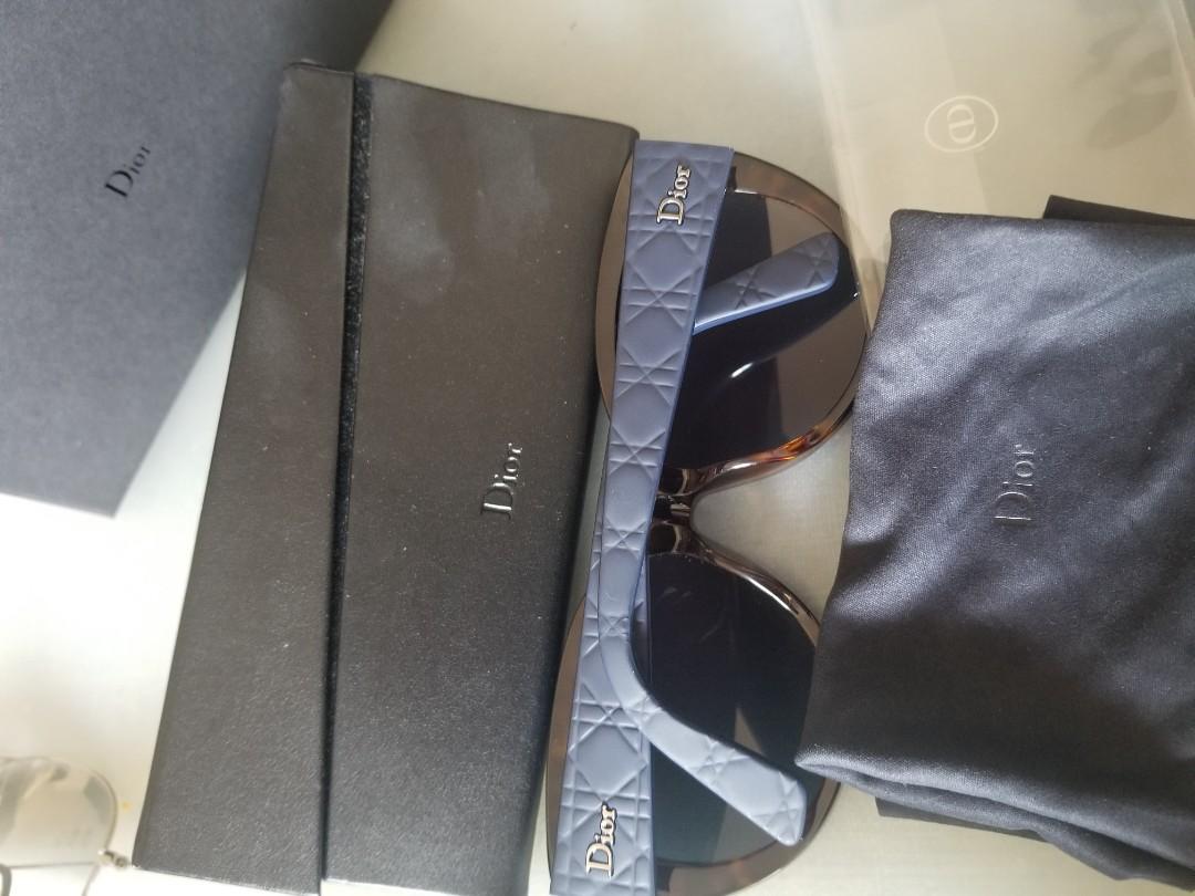 Dior sales lady 1nf