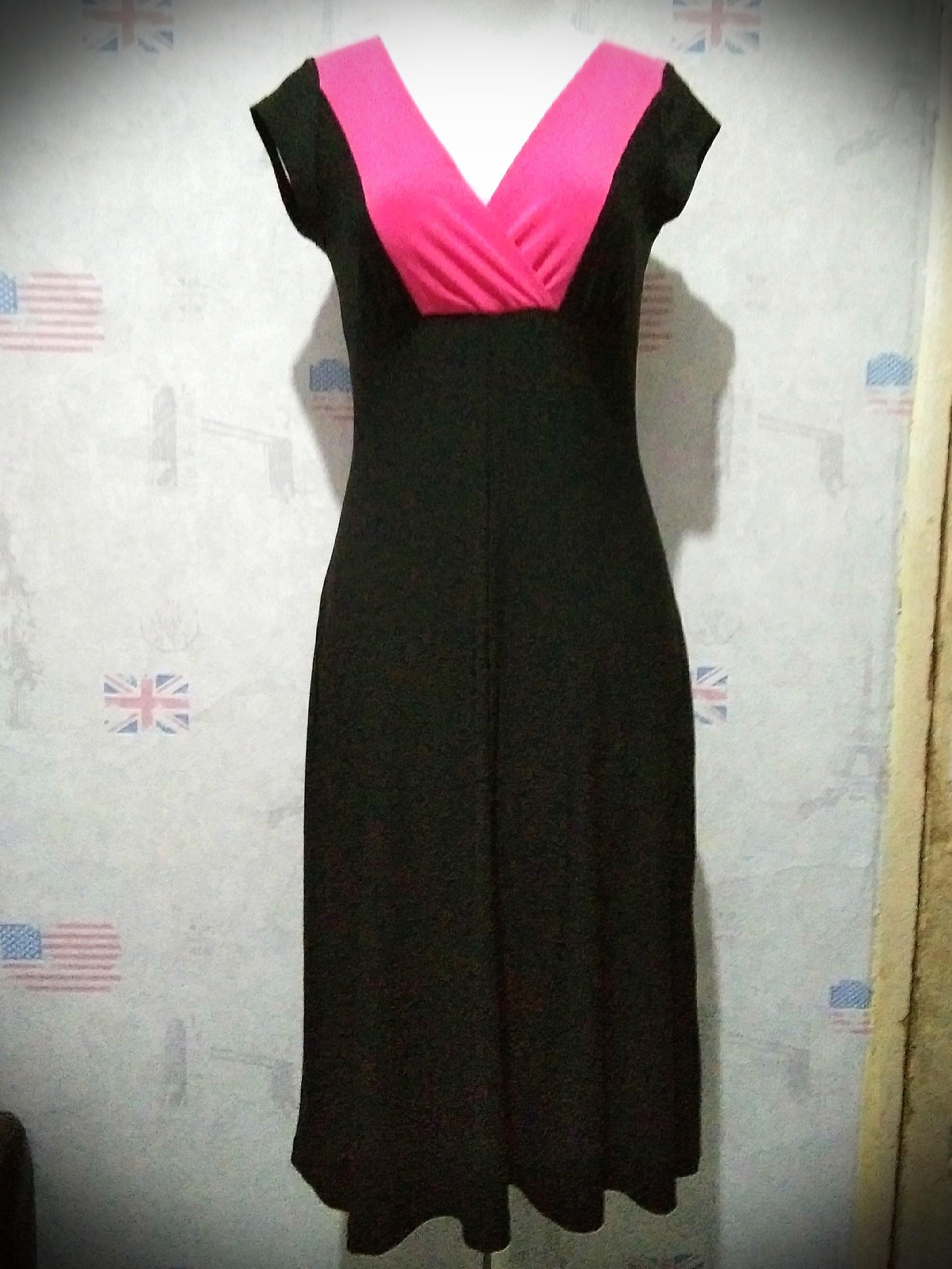 Dress hitam pink sales
