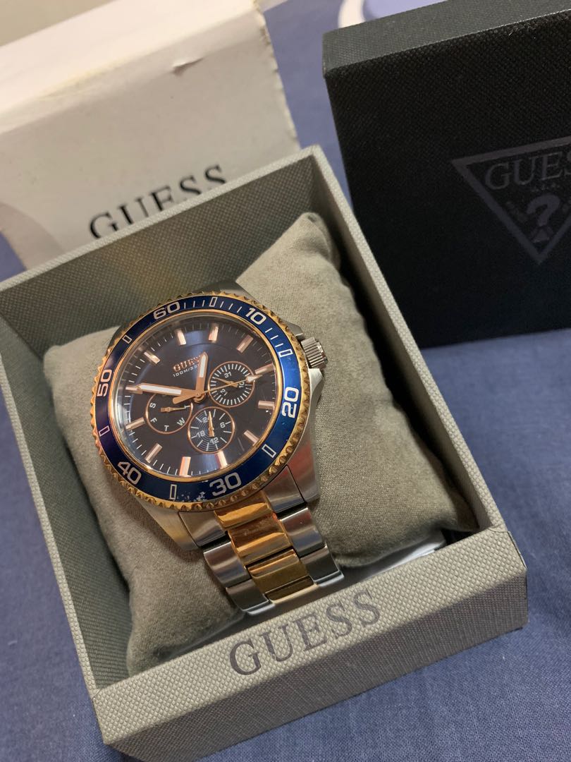 W0172g3 guess on sale