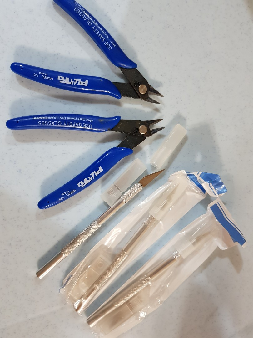 Gundam model Plato Nipper & Knife, Hobbies & Toys, Collectibles