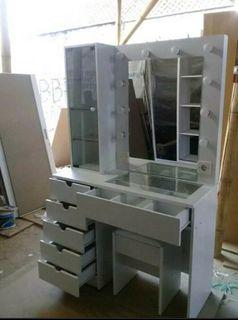 Meja rias Minimalis