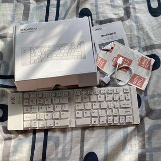 Miniso bluetooth and foldable white keyboard (orig price 1,000) Message me for video of it in use