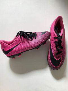 Nike Football/ Soccer shoes Size 2.5 Y