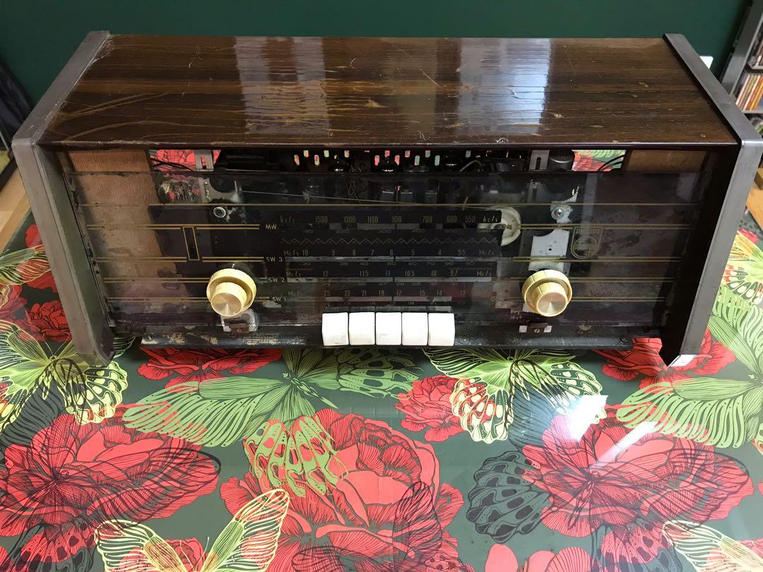 Philips Vacuum Tube Radio Model B4X47A Made In Holland, Hobbies & Toys,  Collectibles & Memorabilia, Vintage Collectibles on Carousell