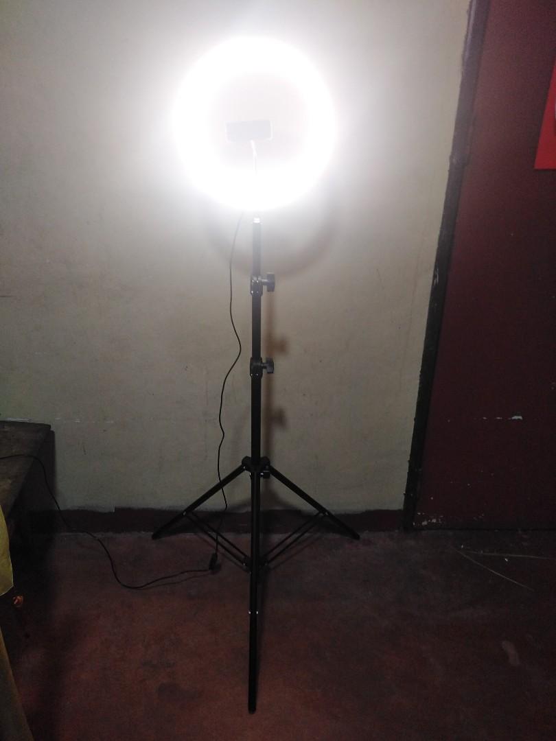 Ring Light light ring (Category: Lighting & Studio Equipment) located in Quezon City. Submitted by smithwarren46 (Listing ID 1066696229, Image 2). Description: Brandnew P900 #ringlight with cell phones holder. 12 inches. Adjustable height. Tripod Stand. Amber/white lights. Adjustable mode switch. Pick up lagro Q.c or via delivery service rider po. More item for sale.. like or follow my page #BSAonlinestore https://www.facebook.com/BSA-online-stor
