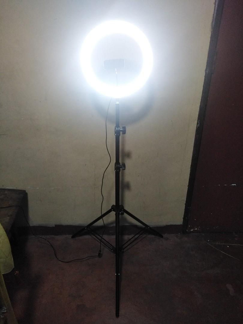 Ring Light light ring (Category: Lighting & Studio Equipment) located in Quezon City. Submitted by smithwarren46 (Listing ID 1066696229, Image 3). Description: Brandnew P900 #ringlight with cell phones holder. 12 inches. Adjustable height. Tripod Stand. Amber/white lights. Adjustable mode switch. Pick up lagro Q.c or via delivery service rider po. More item for sale.. like or follow my page #BSAonlinestore https://www.facebook.com/BSA-online-stor