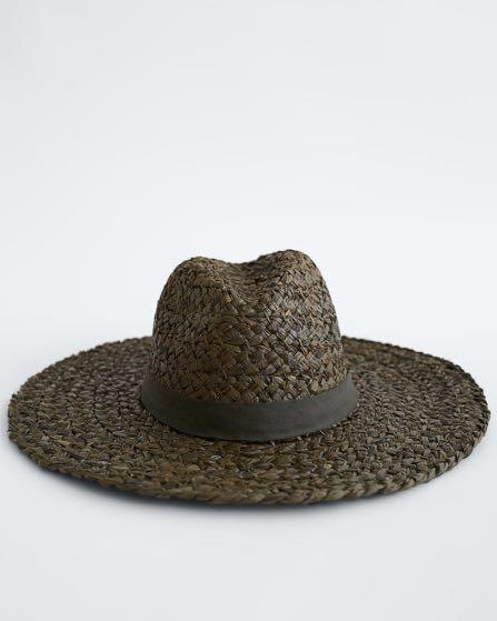 ZARA RAFFIA HAT (Category: Hats & Beanies) located in Caloocan City. Submitted by stuzzz93 (Listing ID 1066739217, Image 2). Description: ZARA RAFFIA HAT Available: SMALL SELLING PRICE: Php 1300.00 ONLY ORIGINAL PRICE: Php 2295.00 DM to Order #zara #zarawoman #zaraman #zaraoutfit #zaraph #zaraphilippines #zaraall #newnormal.