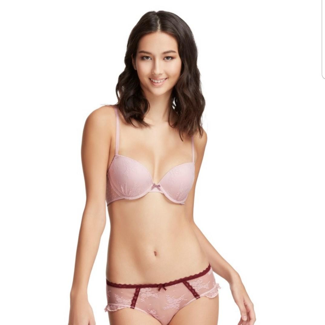 6IXTY8IGHT on Instagram: Fashionable & sassy 💖 The lace bralette look  that never go out of style ✨ 🌸 CHRISTINE wireless lace bralette BR13167  #68Fashion #68Lingerie