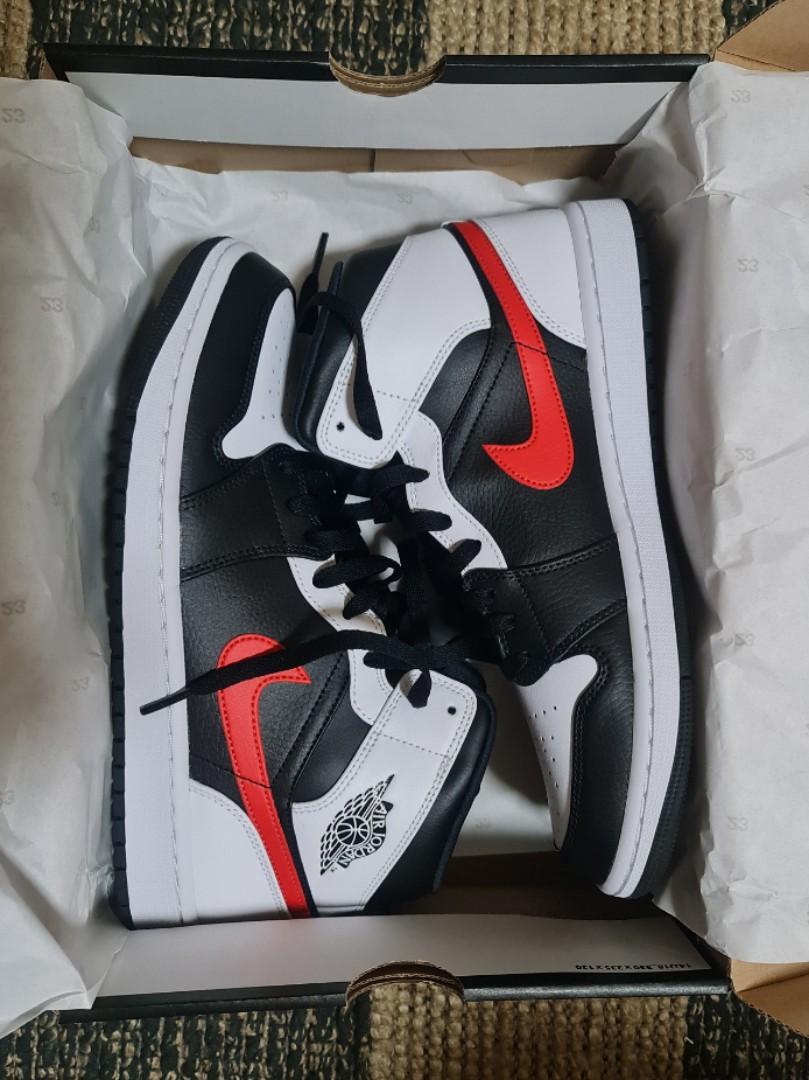 Air Jordan 1 Mid GS Chile Red 554725-075 | SneakerNews.com