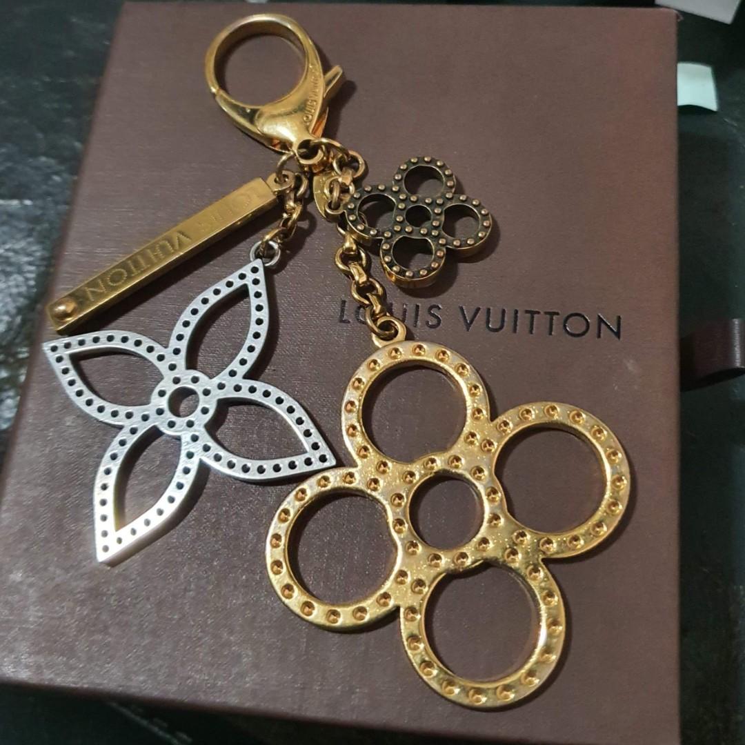Authentic Louis Vuitton Bag Charm (Category: Luxury Accessories) located in Pasig City. Submitted by castlescollections (Listing ID 1068668044, Image 2). Description: authentic louis vuitton bag charm in very good condition.