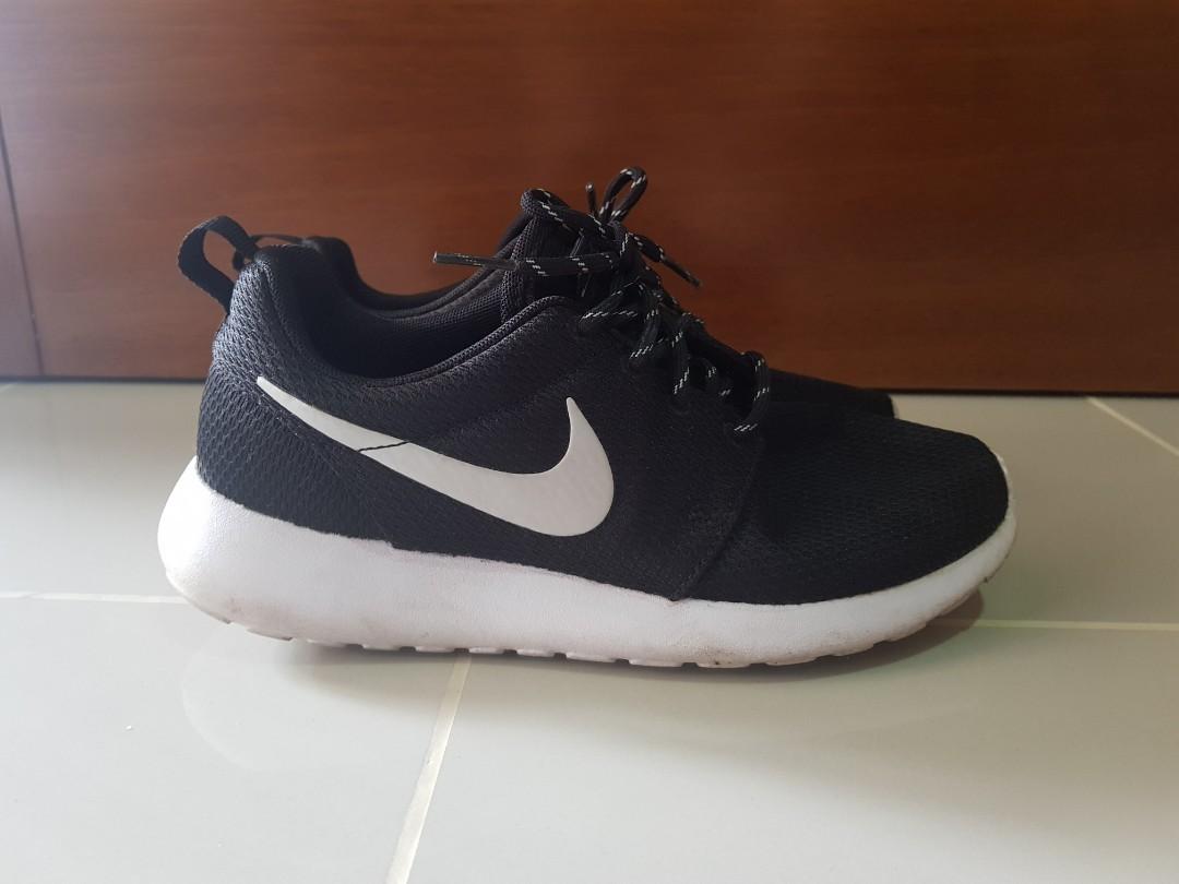 Nike roshe size 4 new arrivals