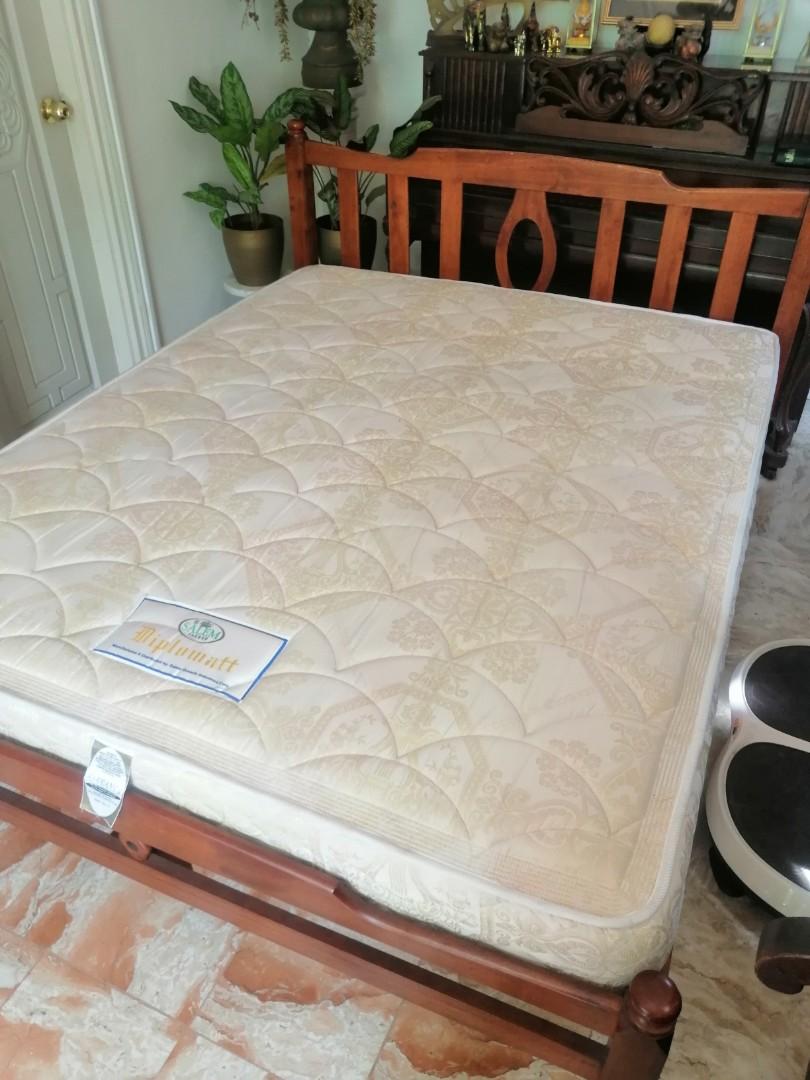 Used queen mattress for sale near me hot sale