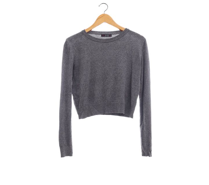 Pending) Bershka Grey Crop Knit Sweater, Women's Fashion, Tops, Other Tops  on Carousell