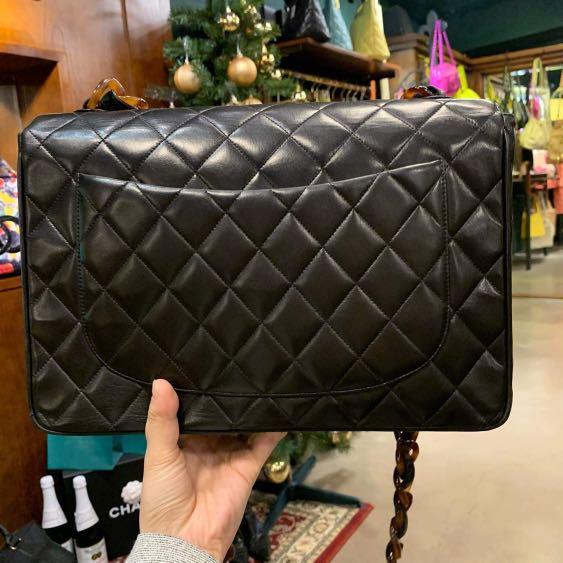 Chanel vintage bag black lambskin tortoiseshell chain Jumbo classic 2.55  flap, Women's Fashion, Bags & Wallets, Cross-body Bags on Carousell