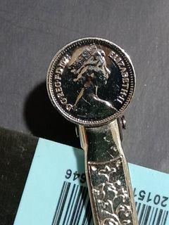 Elizabeth coin tie bar clip