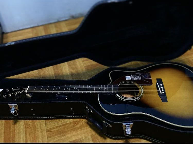 Epiphone AJ210CE VS, Hobbies & Toys, Music & Media, CDs & DVDs on 