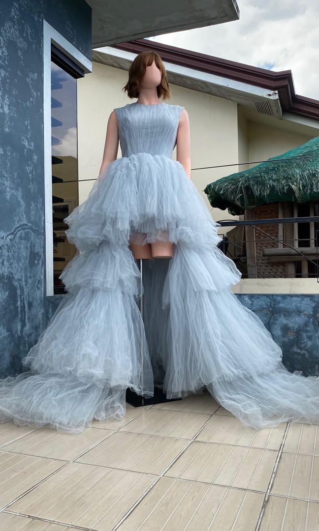 Gray gown for top debut