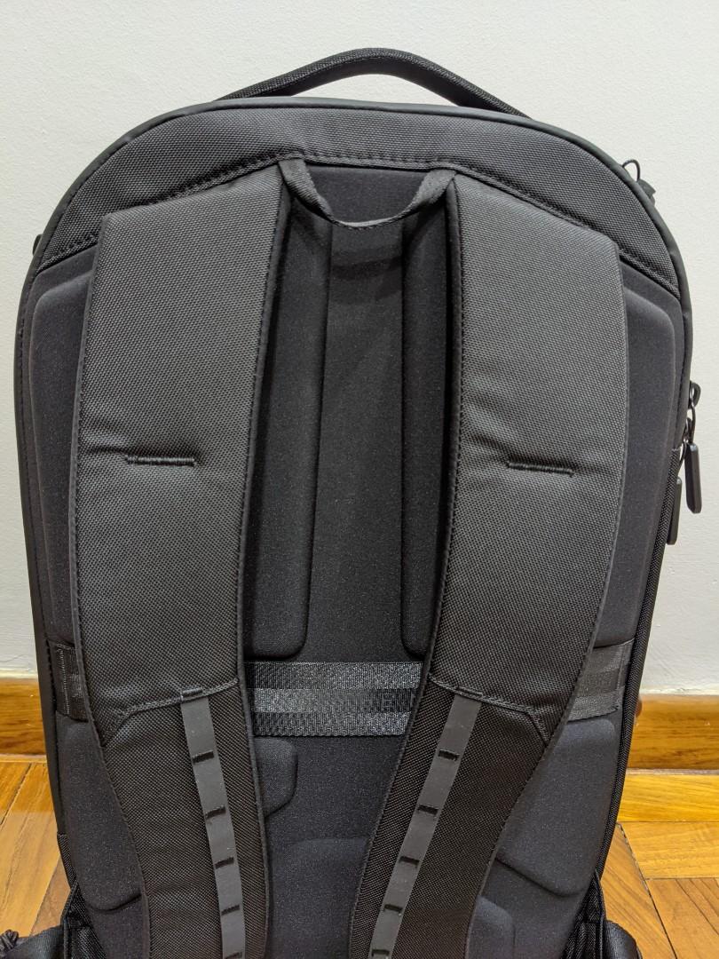 Nomatic Navigator Backpack 15L, Men's Fashion, Bags, Backpacks on Carousell