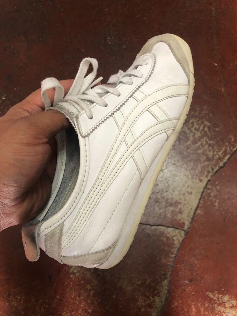 Onitsuka Tiger Mexico 66(White/Silver) 23.5 cm (Category: Sneakers) located in Baguio. Submitted by master_of_brands (Listing ID 1068736190, Image 2). Description: Authentic Onitsuka Tiger Mexico 66 White/Silver Size 37.5 Europe/23.5 cm/6-6.5 US W Slightly used Thick outsole No sole separation In excellent condition .