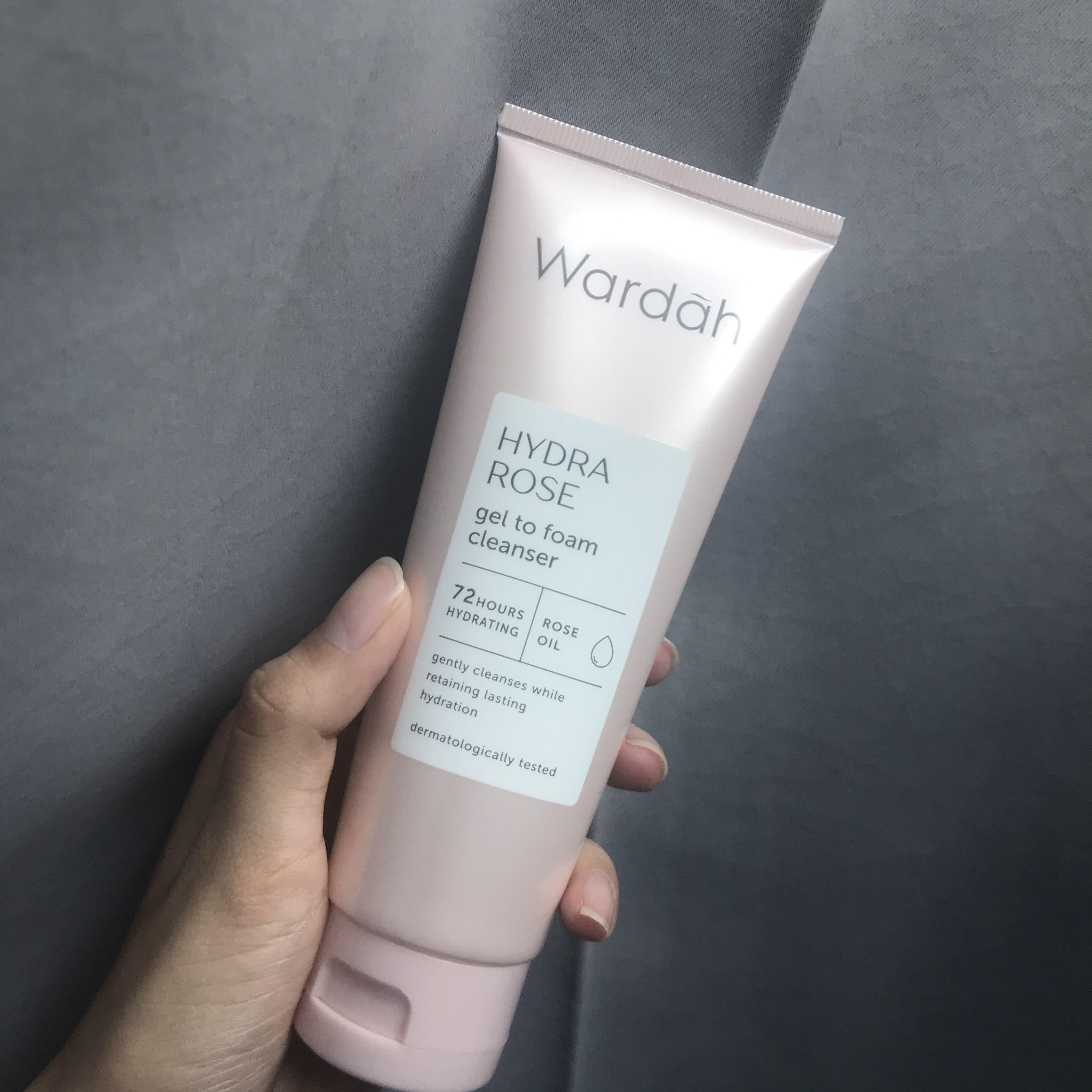 Wardah hydra rose gel to foam cleanser